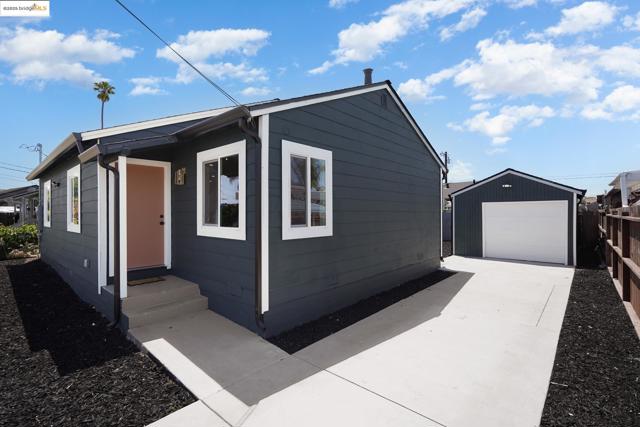 278 Cairo Rd, Oakland CA: https://media.crmls.org/mediaz/b40bae0e-ab20-4ad0-b021-e07e1774e842.jpg