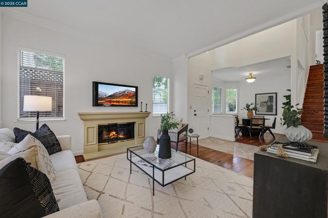 422 Sutton Cir, Danville CA: https://media.crmls.org/mediaz/b40bf5a1-5529-4d0f-8260-247b17ba3d35.jpg