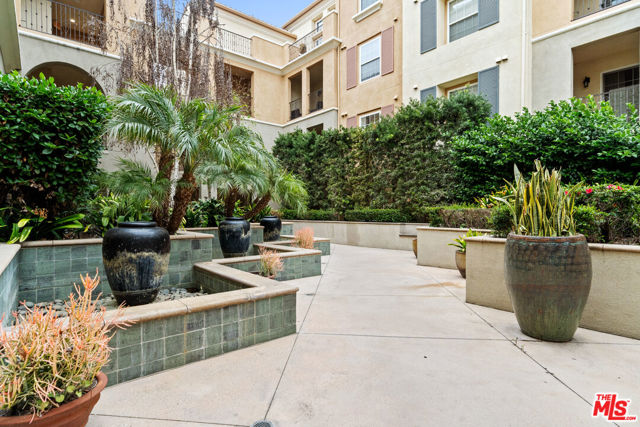 12975 Agustin Place, Playa Vista CA: https://media.crmls.org/mediaz/b40c3c45-1499-45b6-ba73-40ad7981b254.jpg