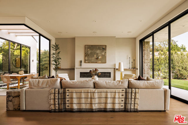 11556 Blix Street, Valley Village CA: https://media.crmls.org/mediaz/b40c56c8-65e4-4d18-a94e-6de85ff12fc6.jpg