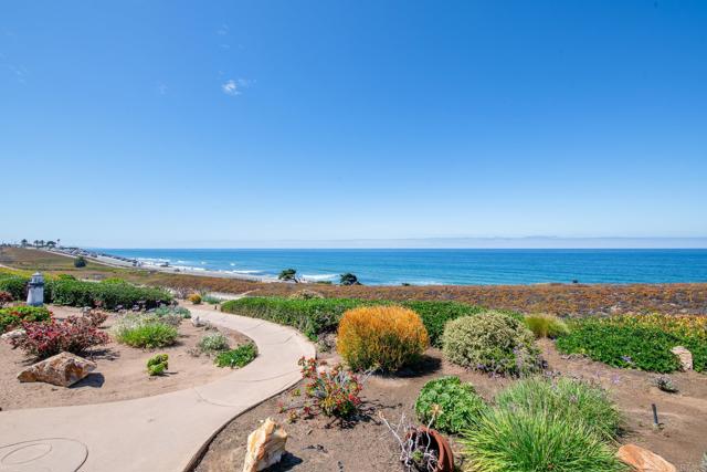 6508 Friendly Place, Carlsbad CA: https://media.crmls.org/mediaz/b40c8550-98e8-4980-9fb9-8117c9accb94.jpg