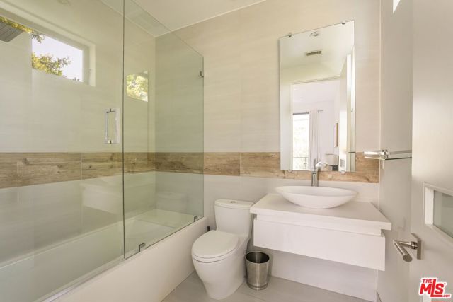649 N Edinburgh Avenue, Los Angeles CA: https://media.crmls.org/mediaz/b40c94fa-5a3d-4f1a-ae5e-189cfe2e745a.jpg