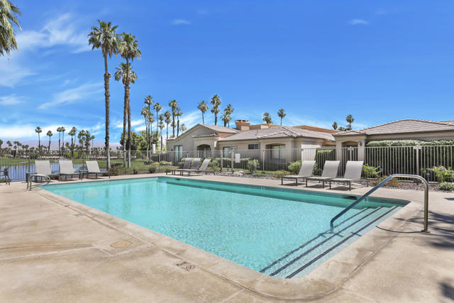 76099 Impatiens Circle, Palm Desert CA: https://media.crmls.org/mediaz/b40d8b90-5b75-420e-aeab-7e6a2c3be45f.jpg