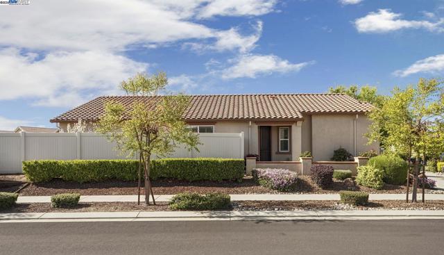 2961 Clear Point Way, Manteca CA: https://media.crmls.org/mediaz/b40e4577-4a57-4a4d-8709-0907244c8c8e.jpg