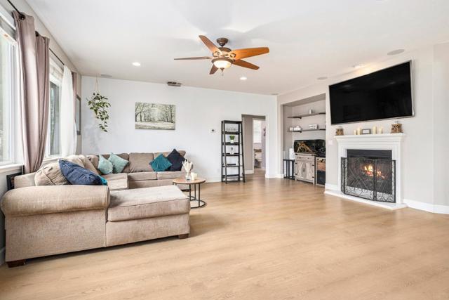 130 Ridge Crest Court, Oakley CA: https://media.crmls.org/mediaz/b40e6a16-ffc9-4435-8709-7d3ec2489311.jpg