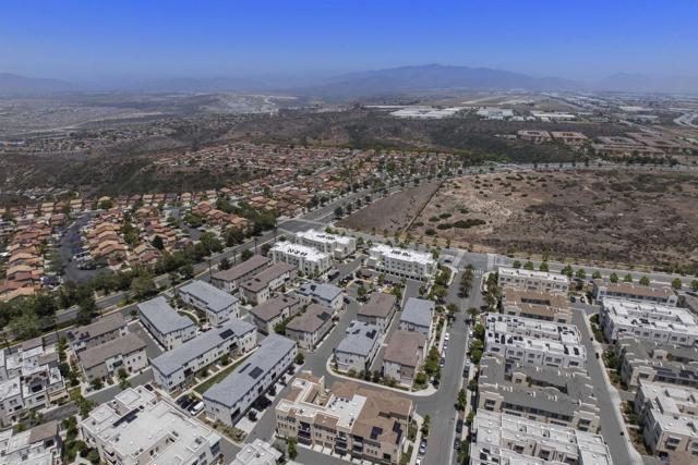 5506 Sandcliff Ln, San Diego CA: https://media.crmls.org/mediaz/b40e96a8-16cd-4515-b823-1a96df4e4380.jpg