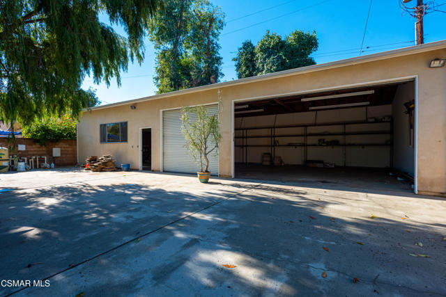 4539 Mammoth Avenue, Sherman Oaks CA: https://media.crmls.org/mediaz/b40ee9d2-74be-4437-b115-f0690b063e0c.jpg