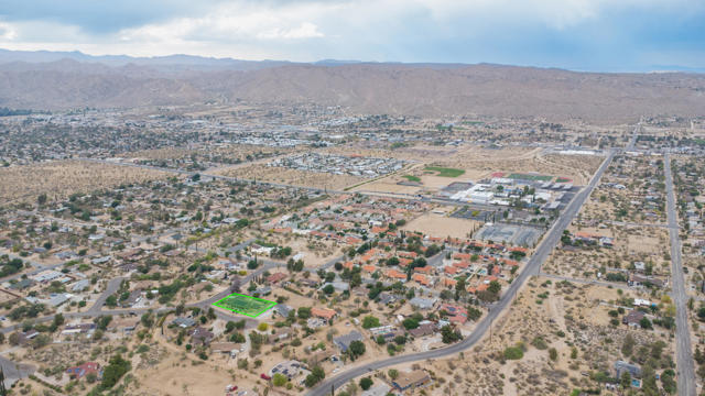 56800 Zuni Trail, Yucca Valley CA: https://media.crmls.org/mediaz/b40f3311-3afa-48c6-966b-37769f6ebc0e.jpg