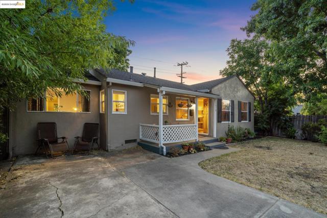 2670 Crescent Dr, Concord CA: https://media.crmls.org/mediaz/b40f8fa8-acb4-4b3c-8405-73b414440af5.jpg