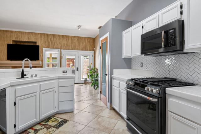 69547 Northhampton Avenue, Cathedral City CA: https://media.crmls.org/mediaz/b40fad68-de7e-4edf-a547-6dd1da42ed32.jpg