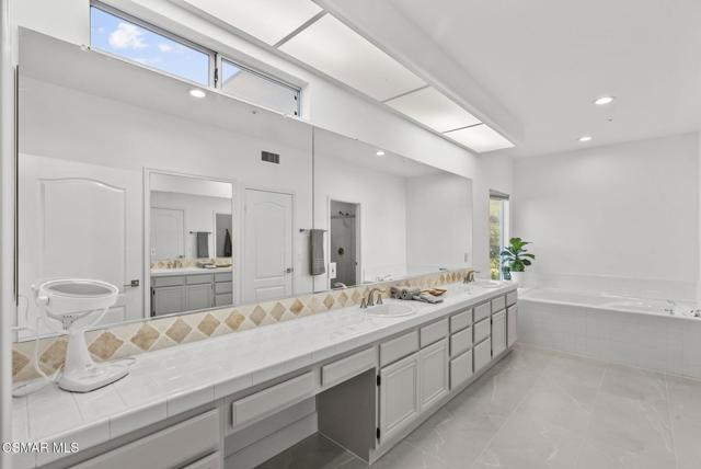 29845 Vista Del Arroyo, Agoura Hills CA: https://media.crmls.org/mediaz/b40fe002-ed66-4c24-ab03-669429f45380.jpg