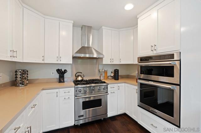 8874 La Jolla Scenic Dr N, La Jolla CA: https://media.crmls.org/mediaz/b40ff2ee-dec0-40ca-9202-fb59858e86ba.jpg