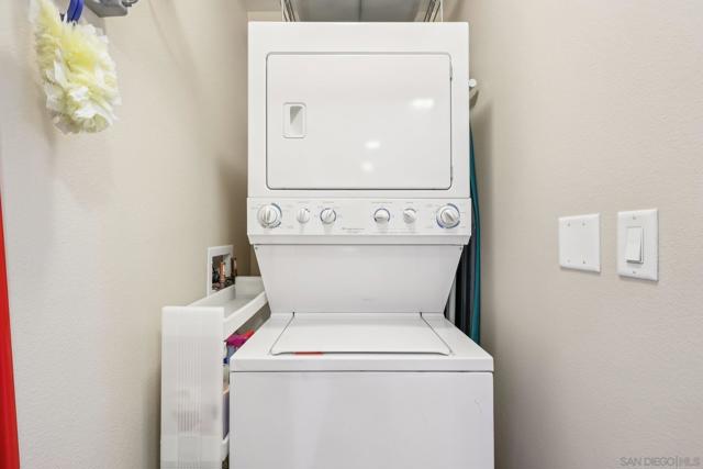 300 W Beech St, San Diego CA: https://media.crmls.org/mediaz/b410389b-3b3f-4349-94f4-78fdeb39a9ff.jpg