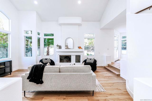 4943 Marin Dr, Oceanside CA: https://media.crmls.org/mediaz/b4105f2e-3d79-4c0c-a84d-1616586db32a.jpg