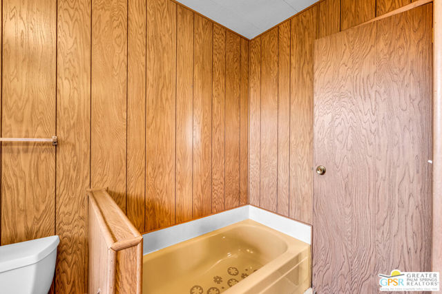 39163 Warm Springs Drive, Palm Desert CA: https://media.crmls.org/mediaz/b4112f8e-ad9a-4a37-873f-60d7a772b3d4.jpg