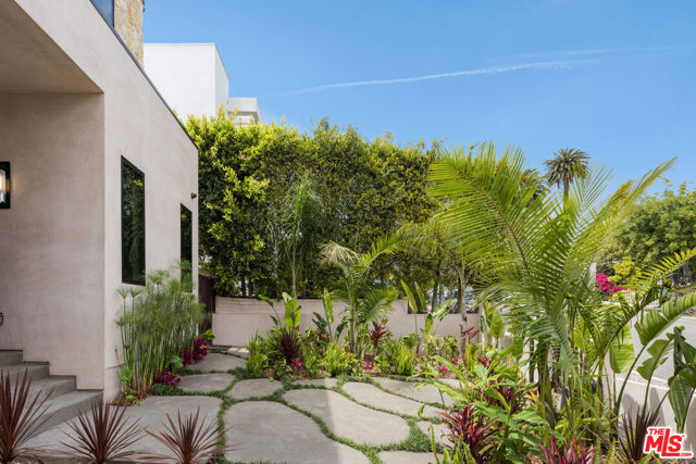 3731 Wasatch Avenue, Los Angeles CA: https://media.crmls.org/mediaz/b41134d7-0efa-46ff-a9ca-2cf5a04757e4.jpg
