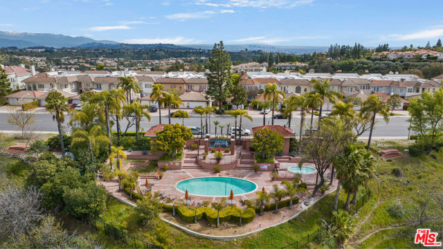 2241 Canyonback Road, Los Angeles CA: https://media.crmls.org/mediaz/b4118b91-7835-453e-a39d-b812622e309d.jpg