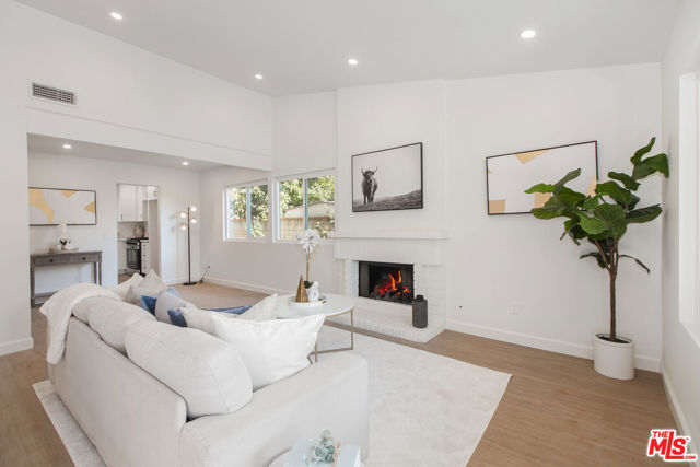 2593 Sunnydale Drive, Duarte CA: https://media.crmls.org/mediaz/b411cdef-8c12-43e4-92a1-106e5493d0ed.jpg