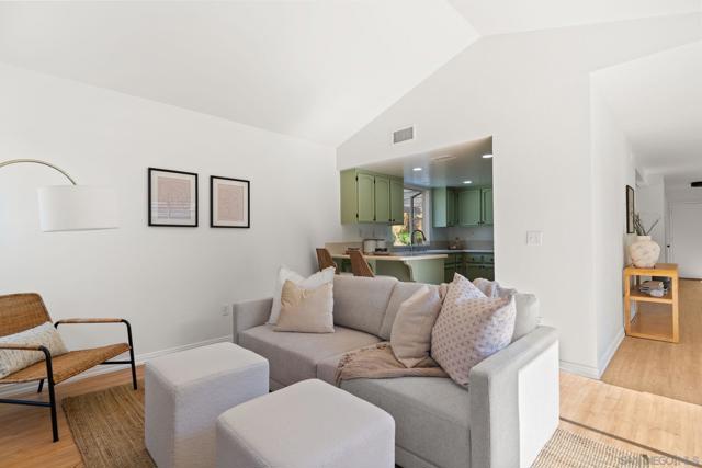 10598 Rancho Carmel Dr, San Diego CA: https://media.crmls.org/mediaz/b411ea4c-ea54-4086-a721-3381f91837c5.jpg