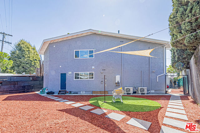 5633 La Mirada Avenue, Los Angeles CA: https://media.crmls.org/mediaz/b4129d01-d8d4-46b6-830b-9a0fed74de54.jpg
