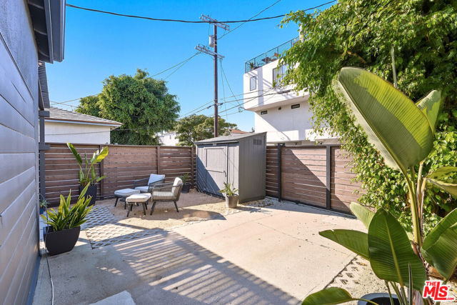 517 Venice Way, Venice CA: https://media.crmls.org/mediaz/b413781c-9313-4698-abdf-f4160db237e3.jpg
