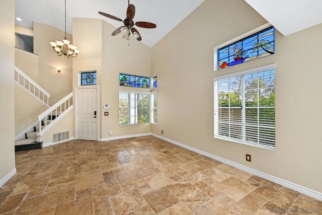 2198 Redwood Crst, Vista CA: https://media.crmls.org/mediaz/b4145bac-de1c-4244-8df1-fa6af0e87069.jpg