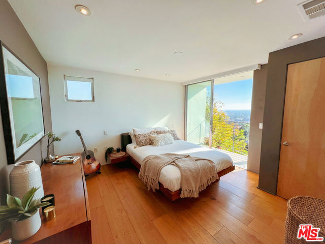 7650 Curson Terrace, Los Angeles CA: https://media.crmls.org/mediaz/b4150b2c-0f54-41d6-be93-121c1e9eba7b.jpg