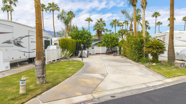 69411 Ramon Road, Cathedral City CA: https://media.crmls.org/mediaz/b4157bd8-f0d5-4d72-b949-529d4b2b5bc9.jpg