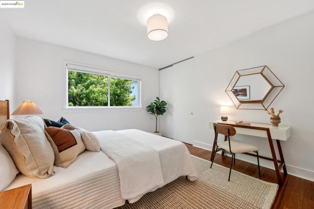 2028 Damuth St, Oakland CA: https://media.crmls.org/mediaz/b41629d6-a0b3-4dad-acd4-e16678ec295d.jpg