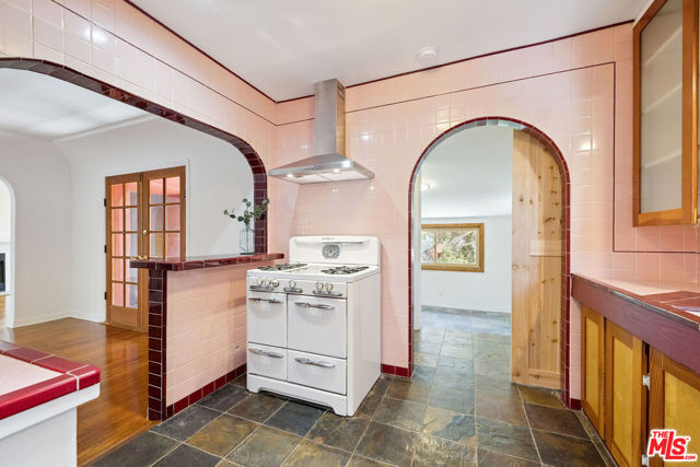 11819 Juniette Street, Culver City CA: https://media.crmls.org/mediaz/b41692d8-139b-44a2-9d2f-db6ba79417c7.jpg
