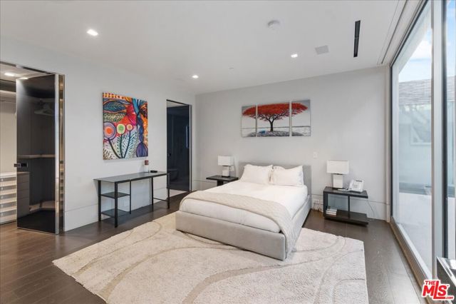 1620 Carla, Beverly Hills CA: https://media.crmls.org/mediaz/b4169e18-5564-4fbe-afc0-1d6d7051bc07.jpg