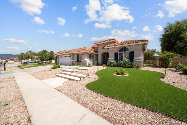 Detail Gallery Image 4 of 34 For 1999 Pecan Tree St, Hemet,  CA 92545 - 4 Beds | 2/1 Baths