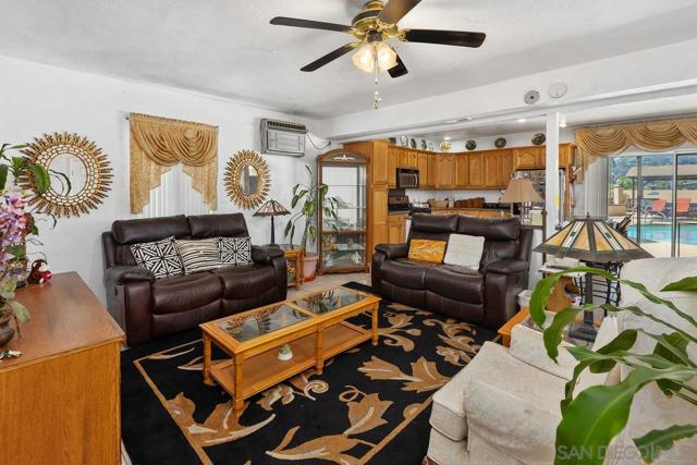 4816 Redondo Dr, La Mesa CA: https://media.crmls.org/mediaz/b4170776-4c39-4ca1-86e5-abddd2f6d5f3.jpg