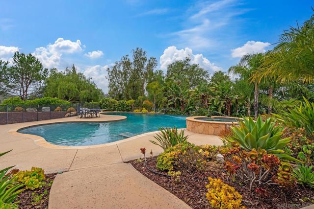 14380 Ciera Court, Poway CA: https://media.crmls.org/mediaz/b417214e-3bd0-4c36-8bc1-9fa420c3b1b4.jpg