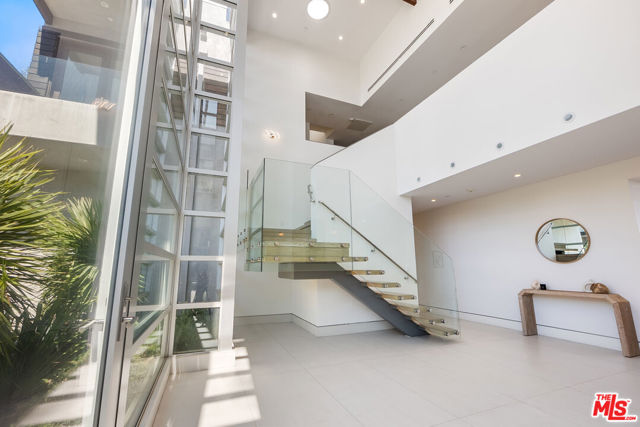 770 Paseo Miramar, Pacific Palisades CA: https://media.crmls.org/mediaz/b417462e-66e8-44a9-8a9e-6ba0464f62a5.jpg