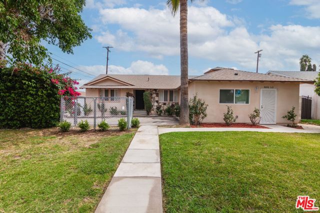 8646 Corbin Avenue, Northridge CA: https://media.crmls.org/mediaz/b41749cd-6b57-4579-ad88-a5830f53b643.jpg