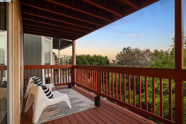 3014 BROADMOOR VIEW, Oakland CA: https://media.crmls.org/mediaz/b41758ae-4648-4827-b22b-62a4c2d7d012.jpg