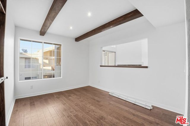 5530 Owensmouth Avenue, Woodland Hills CA: https://media.crmls.org/mediaz/b4176547-5bc5-43bf-b76e-6b10d7a1991d.jpg