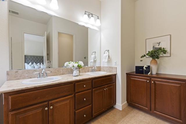 2715 Palatino Ct, Dublin CA: https://media.crmls.org/mediaz/b4179cd0-1173-498d-a88c-268167980805.jpg