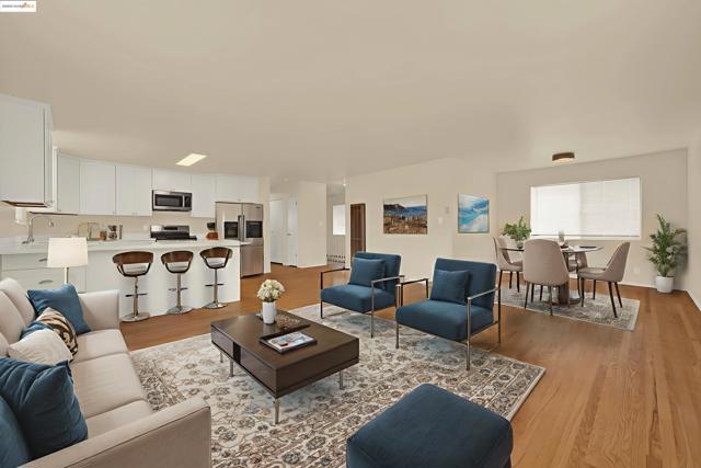 2524 Parker Ave, Oakland CA: https://media.crmls.org/mediaz/b417da87-cb9a-47f3-a5f3-b3438546645d.jpg