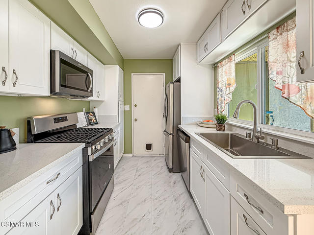 1683 Addax Circle, Ventura CA: https://media.crmls.org/mediaz/b418c851-3a9e-4d21-8e0b-9ed9cb47726b.jpg