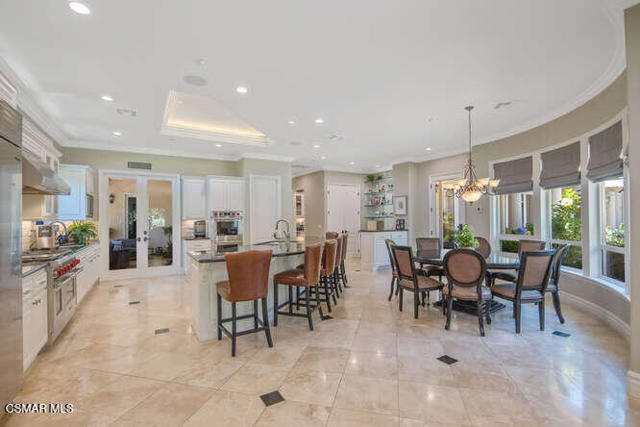 421 Whitegate Road, Thousand Oaks CA: https://media.crmls.org/mediaz/b4190b63-5ad7-4dbf-a2b5-9b12ef067d42.jpg