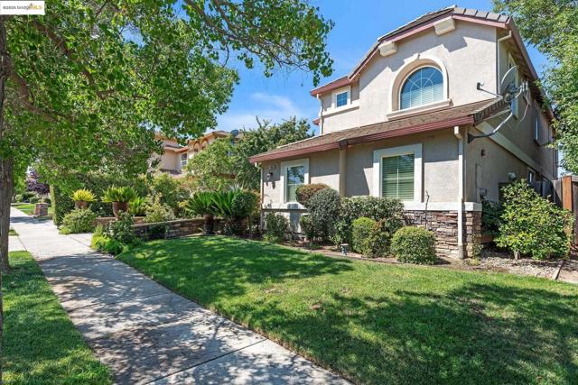 2665 Torrey Pines Dr, Brentwood CA: https://media.crmls.org/mediaz/b4193e9a-0ef3-430b-8310-ae47454b16ae.jpg
