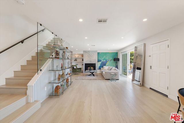737 Pier Avenue, Santa Monica CA: https://media.crmls.org/mediaz/b4196c24-f3d4-4fd5-995a-7ef465e4af09.jpg