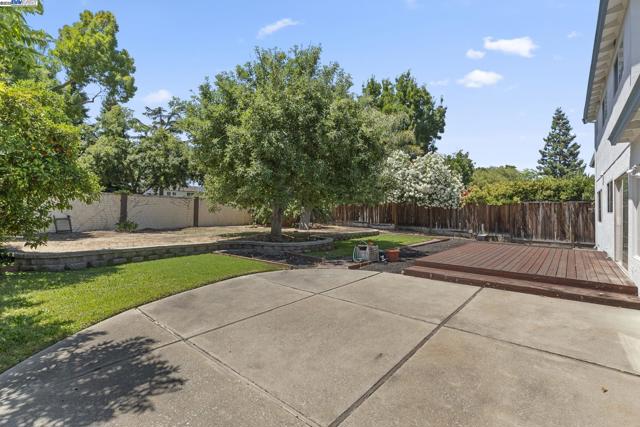 1927 Foxswallow Cir, Pleasanton CA: https://media.crmls.org/mediaz/b419f846-7b36-49fa-8160-f74b1e56f7ef.jpg