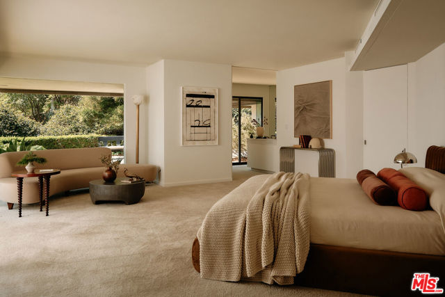 1117 N Beverly Drive, Beverly Hills CA: https://media.crmls.org/mediaz/b41addf0-5f5f-445f-a1ff-7e9c11bcdff2.jpg