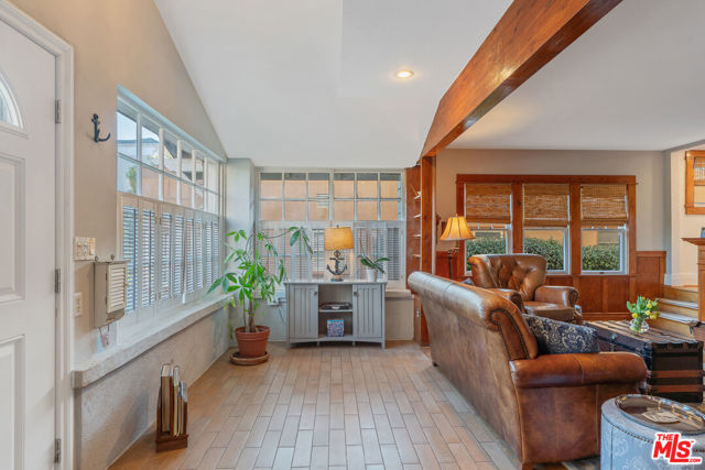 41 Vicente Terrace, Santa Monica CA: https://media.crmls.org/mediaz/b41ade8f-aeac-4410-8711-87b40b24fc8a.jpg