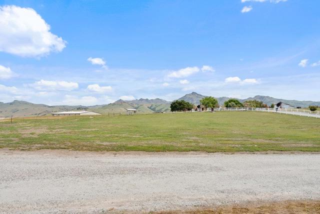 3000 Coppa Court, Hollister CA: https://media.crmls.org/mediaz/b41aee15-70c0-4838-a600-cf0e4c968202.jpg