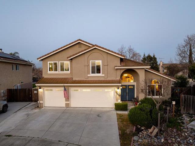 1980 Ponderosa Court, Hollister CA: https://media.crmls.org/mediaz/b41b14ea-d85f-482e-8e51-35acf13a574e.jpg
