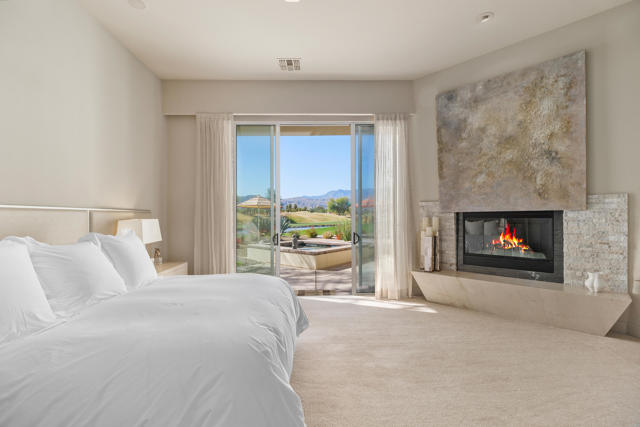 81 Royal Saint Georges Way, Rancho Mirage CA: https://media.crmls.org/mediaz/b41b6668-e5f9-47f2-aa6d-77f12bcf226c.jpg